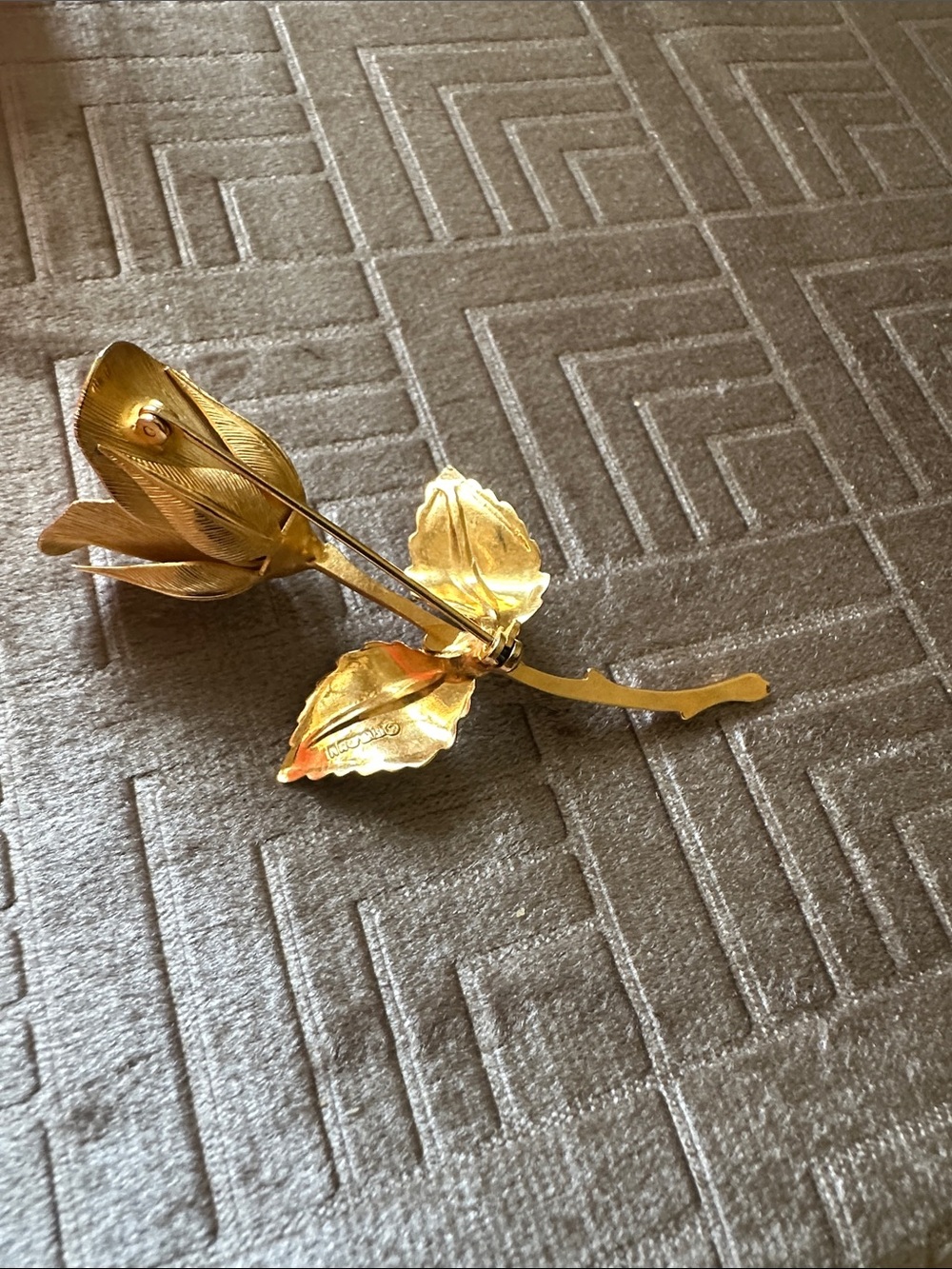 Giovanni Gold Tone Floral Rose Brooch Pin - Sculpted Metallic Flower Accessory - Picture 2 of 4